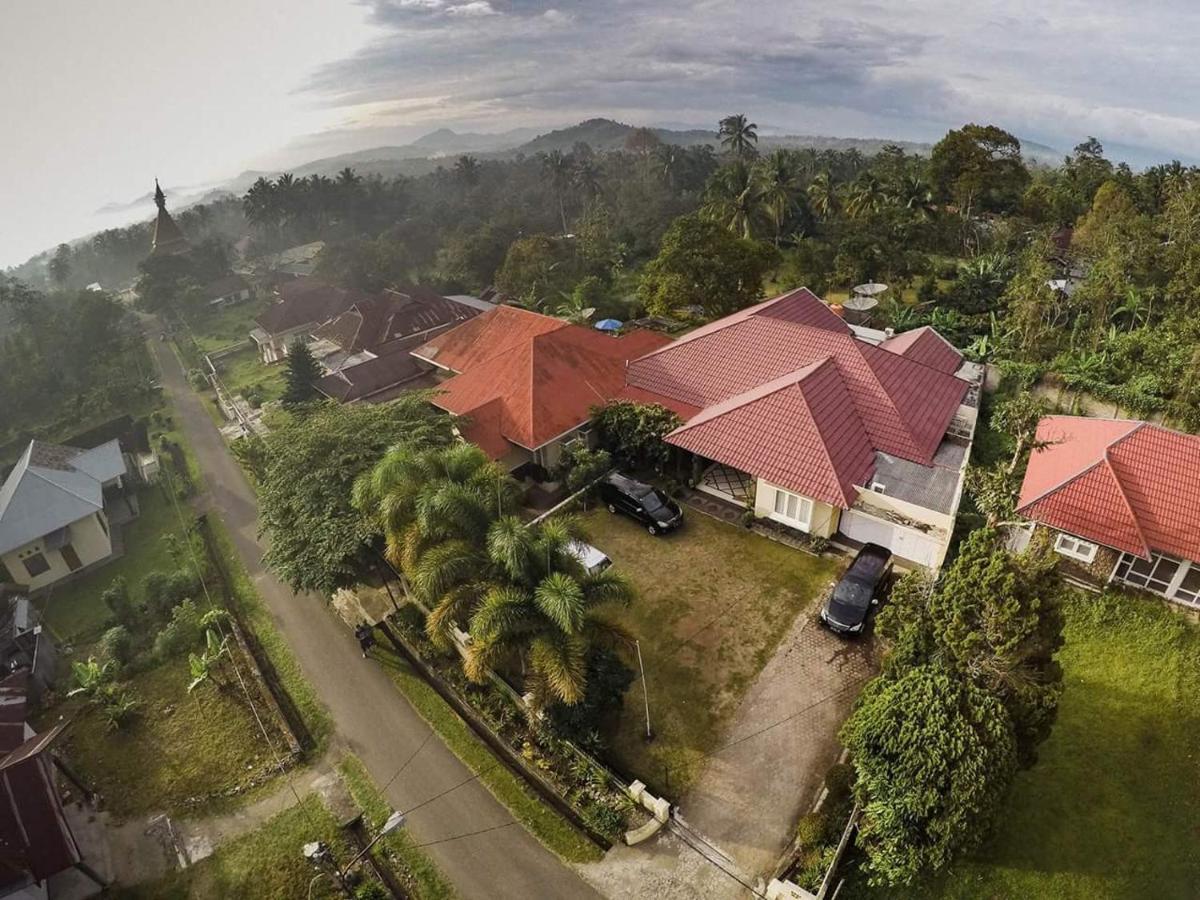 Puri Ratna Joewita Bed & Breakfast Batusangkar Exterior photo